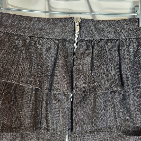 Body Central NWOT Grey Ruffle Tiered Mini Skirt w/ Visible Zipper Size Medium - Picture 4 of 7